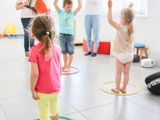 Bild zu Girotondo - Fisioterapia e Ergoterapia per l'infanzia
