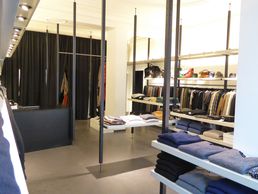 Bild zu RED. by THE APARTMENT STORE