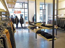 Bild zu RED. by THE APARTMENT STORE