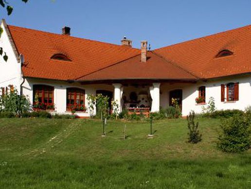 image de Ungarn Immobilien - Dr. Peik Langerwisch